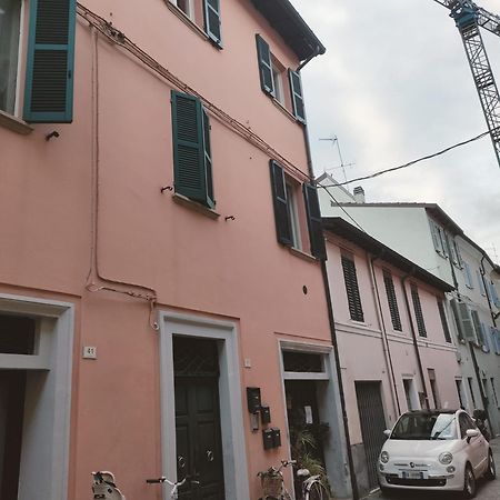 Apartamento Il Nido Di Silvia A Due Passi Dal Teatro Rossini Pésaro Exterior foto