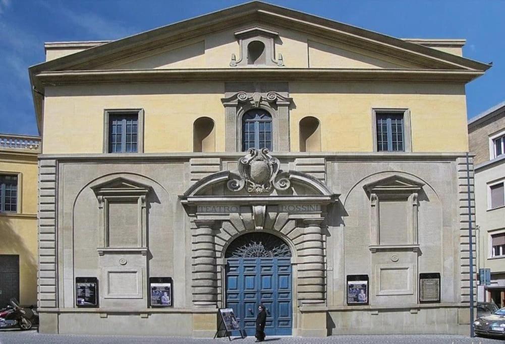Apartamento Il Nido Di Silvia A Due Passi Dal Teatro Rossini Pésaro Exterior foto